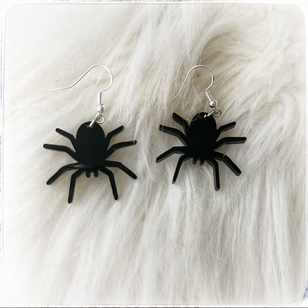 Acrylic Halloween earrings creepy spiders